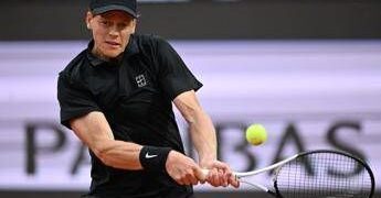 Sinner, quando gioca semifinale con Medvedev agli Internazionali? Orario e dove vederla in tv (in chiaro)