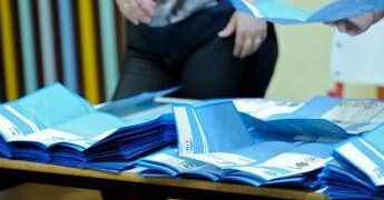 Sondaggio politico, Fratelli d’Italia cresce e Pd cala