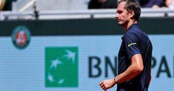 Sorpresa al Roland Garros, Medvedev subito eliminato: niente big match con Sinner in semifinale