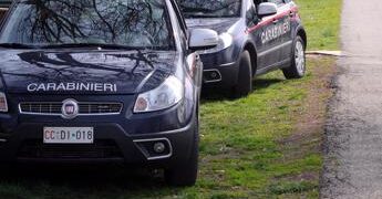 Spara ai ladri durante tentato furto, custode azienda denunciato: aveva porto d’armi scaduto