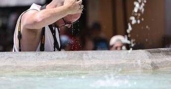 Stop al caldo, arriva la pioggia ma dura poco: sole nel weekend, il meteo
