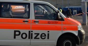 Svizzera, accoltella tre persone gridando ‘Allah Akbar’: arrestato
