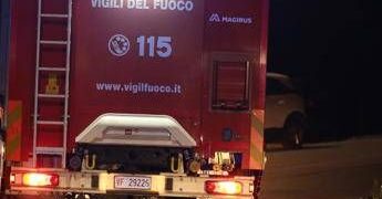 Trieste, incendio in un palazzo: muore una 77enne, sei intossicati in ospedale. Ipotesi sigaretta lasciata accesa