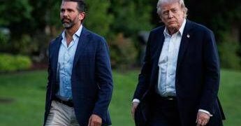 Trump non andrà alle nozze del figlio Don jr: “Momento cruciale, devo stare alla Casa Bianca”