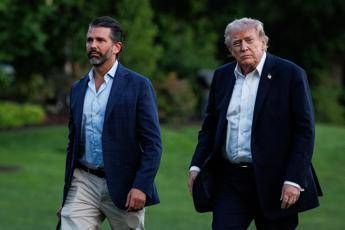 Trump non andrà alle nozze del figlio Don jr: “Momento cruciale, devo stare alla Casa Bianca”