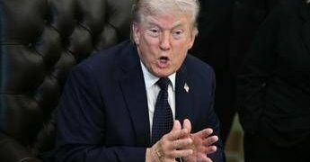 Trump, oggi il checkup tra dubbi e domande: “Io sto benissimo”