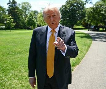 Trump tifoso alle Finali Nba, in tribuna per Knicks-Spurs a New York