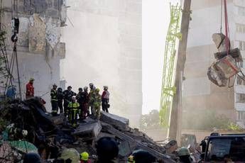 Ucraina, Russia lancia massiccio attacco con droni e missili: colpite Kiev e altre città
