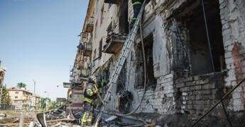 Ucraina sotto attacco, raid russi con centinaia di droni. Mosca avvia tre giorni di esercitazioni nucleari