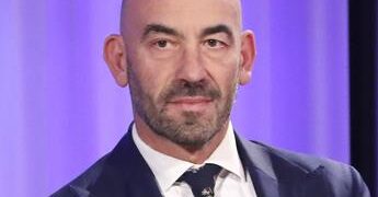 Un morto per ‘batterio mangiacarne’, Bassetti: “Attenti a dove nuotate”