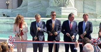 Usa, dopo 19 anni torna a nuova vita la Fontana di Colombo: “Onoriamo il passato e ispiriamo futuro”