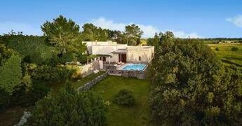 Vacanze, per 6 italiani su 10 smartphone compromette relazioni, da Airbnb 1 settimana senza in masseria del Salento