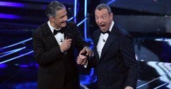Amadeus da Fiorello: “Anche se la Rai ha muri enormi, io voglio superarli. Sanremo? Non si rifiuta mai”