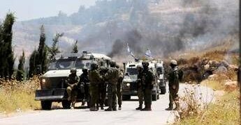 Attivisti italiani in Cisgiordania allontanati da Idf, fonti: “Stanno bene, evacuati in altro villaggio”