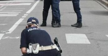 Auto pirata travolge due ragazzi a Guidonia: muore 23enne, ferito l’amico