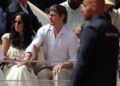 Brad Pitt spettatore al Roland Garros, in tribuna con la fidanzata Ines de Ramon