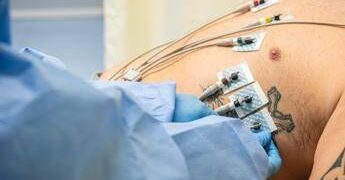 Caldo, disidratazione e sbalzi pressori: ecco le 10 regole per proteggere la salute del cuore