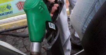 Carburanti, accelera calo prezzi benzina e diesel