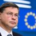 Caro energia, da Ue flessibilità fino a 0,3% annuo per 3 anni. Dombrovskis: “No per sconto accise”