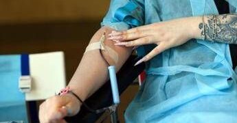 Chi ha tatuaggi può donare sangue? I dubbi più frequenti fra bufale e verità