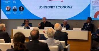 Cultura: ‘Longevity Economy’, la rivoluzione dell’età che cambia l’economia