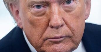 Donald Trump compie 80 anni, festa di compleanno alla Casa Bianca con la Mma per il presidente Usa