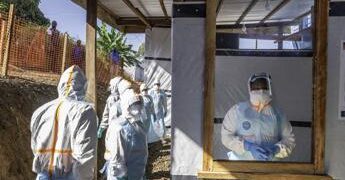 Ebola, epidemia in Congo cresce a velocità eccezionale. Oms: “3.605 casi con 1.587 morti”