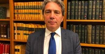 Farmaceutica, Santillo (M5S): “Industria del farmaco ha un ruolo nella transizione ecologica”