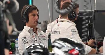 Formula 1, Wolff: “Arrabbiato per ritiro Antonelli, Hamilton è rivale per titolo”