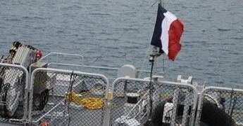 Francia intercetta petroliera russa a largo dell’Atlantico. Cremlino: “Atto di pirateria”