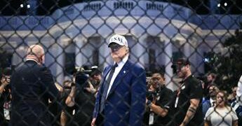 Gli 80 anni di Trump e lo show di arti marziali alla Casa Bianca davanti a 100mila persone