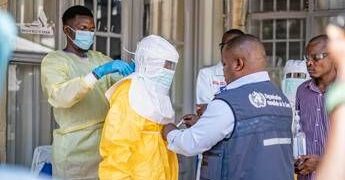 Gran Bretagna al lavoro per vaccino ‘unico al mondo’, progettato dall’AI: potrà contrastare Ebola e influenza