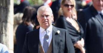 Gran Bretagna, nuove accuse per l’ex principe Andrea: subaffittava i cottage di Royal Lodge