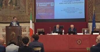 I tumori in Italia causano 1 ricovero su 10, esperti: “Sfida garantire sostenibilità e cure a 4 milioni di persone”