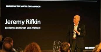 Il monito di Jeremy Rifkin: ‘L’acqua si sta rivoltando contro di noi’