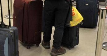 Il senatore Menia e il diverbio con la coppia gay a Fiumicino: “Siate educati”, “Omofobo”