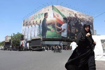 Iran, Teheran risponde ai raid Usa: missili contro Kuwait e Bahrain