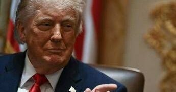 Iran-Usa, Trump: “Controlliamo Hormuz al 100%. Risarcimento a Teheran? Dovrei chiederlo io”