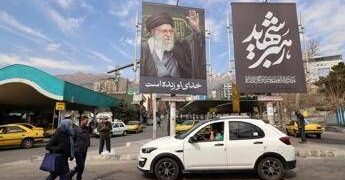 Iran, notte di tensione nel Golfo: Usa attaccano isola Qeshm, Teheran colpisce Bahrein e Kuwait