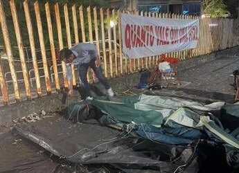 Isernia, dopo 167 notti all’addiaccio per difendere l’ospedale il sindaco toglie la tenda