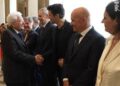 Mattarella saluta artisti e sportivi coinvolti nello spettacolo per gli 80 anni della Repubblica