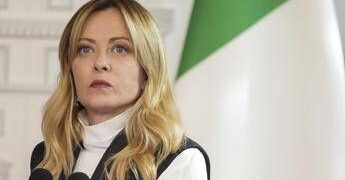 Meloni chiama Curtis: “Tanto, tanto orgoglio, davvero complimenti”
