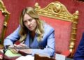 Meloni in Senato: “No a Ue superinvasiva, su assenza a vertice Tivat polemicucce”. Botta e risposta con Renzi