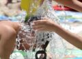 Meteo, caldo rallenta ma rimane intenso al Sud nel weekend: bollino rosso solo a Bari e Palermo