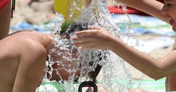 Meteo, caldo rallenta ma rimane intenso al Sud nel weekend: bollino rosso solo a Bari e Palermo