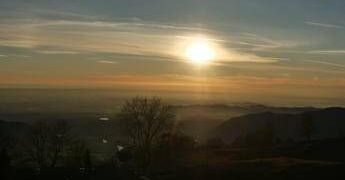 Meteo, in Italia torna il sole (senza allerta): le previsioni verso il weekend