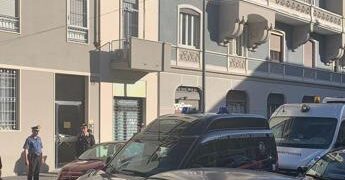 Milano, uomo trovato morto in un appartamento: ferite alla testa, ipotesi omicidio
