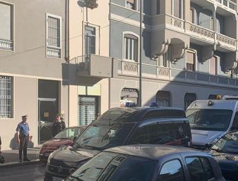 Milano, uomo trovato morto in un appartamento: ferite alla testa, ipotesi omicidio