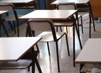 Modena, pistola usata da studente contro prof aveva tappo rosso: “Scherzo per farsi restituire sigarette”