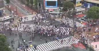 Mondiali, il Giappone pareggia con l’Olanda e a Tokyo si fa festa… al semaforo